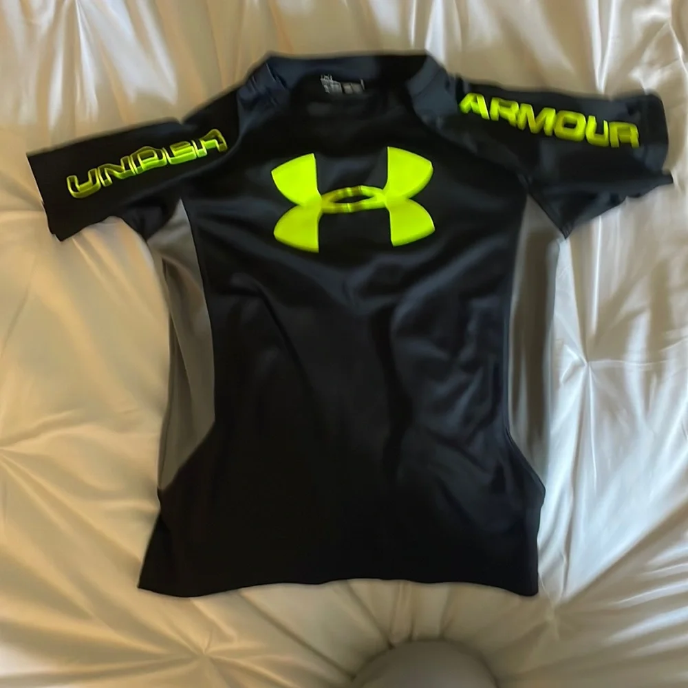 Under Armour size 7 SS - Picture 1 of 2